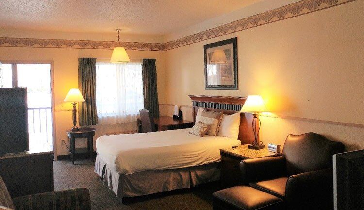 Full View of Queen Honeymoon - Friendly Hotel in Glenwood Springs, CO