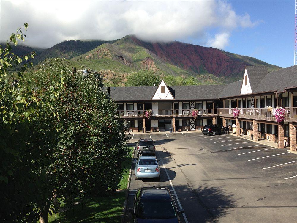 Facade - Friendly Hotel in Glenwood Springs, CO