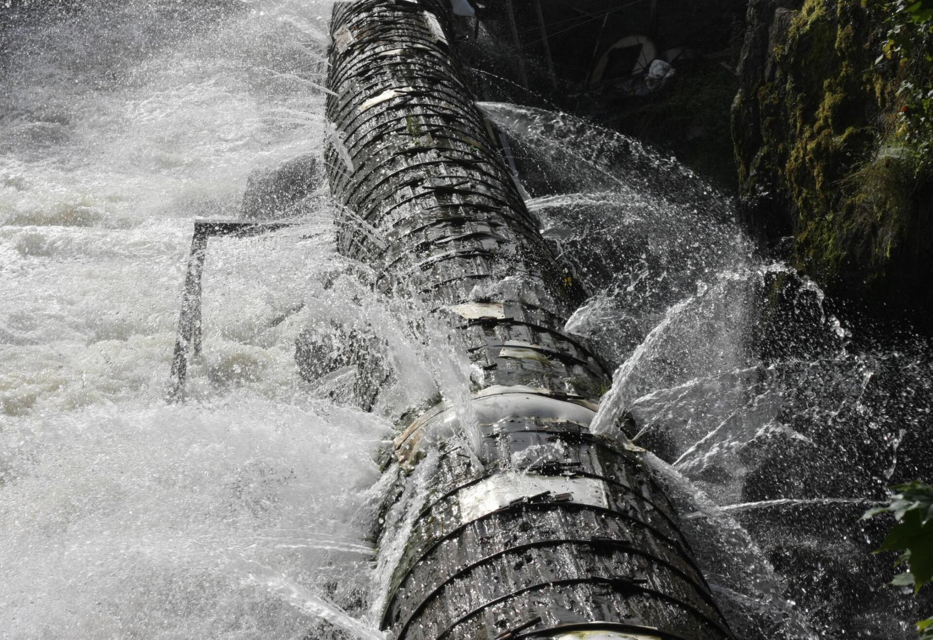 a broken pumping pipe