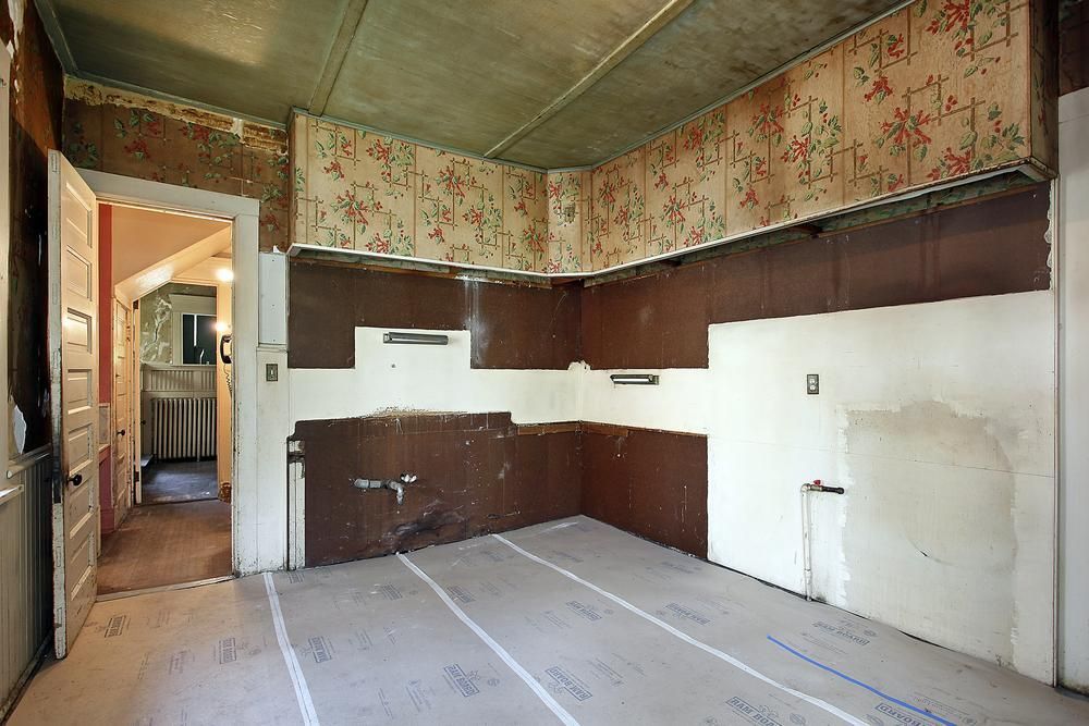 An Empty Room With Brown and White Walls and a Blue Tape on the Floor — Lennox Build In Brunswick Head, NSW