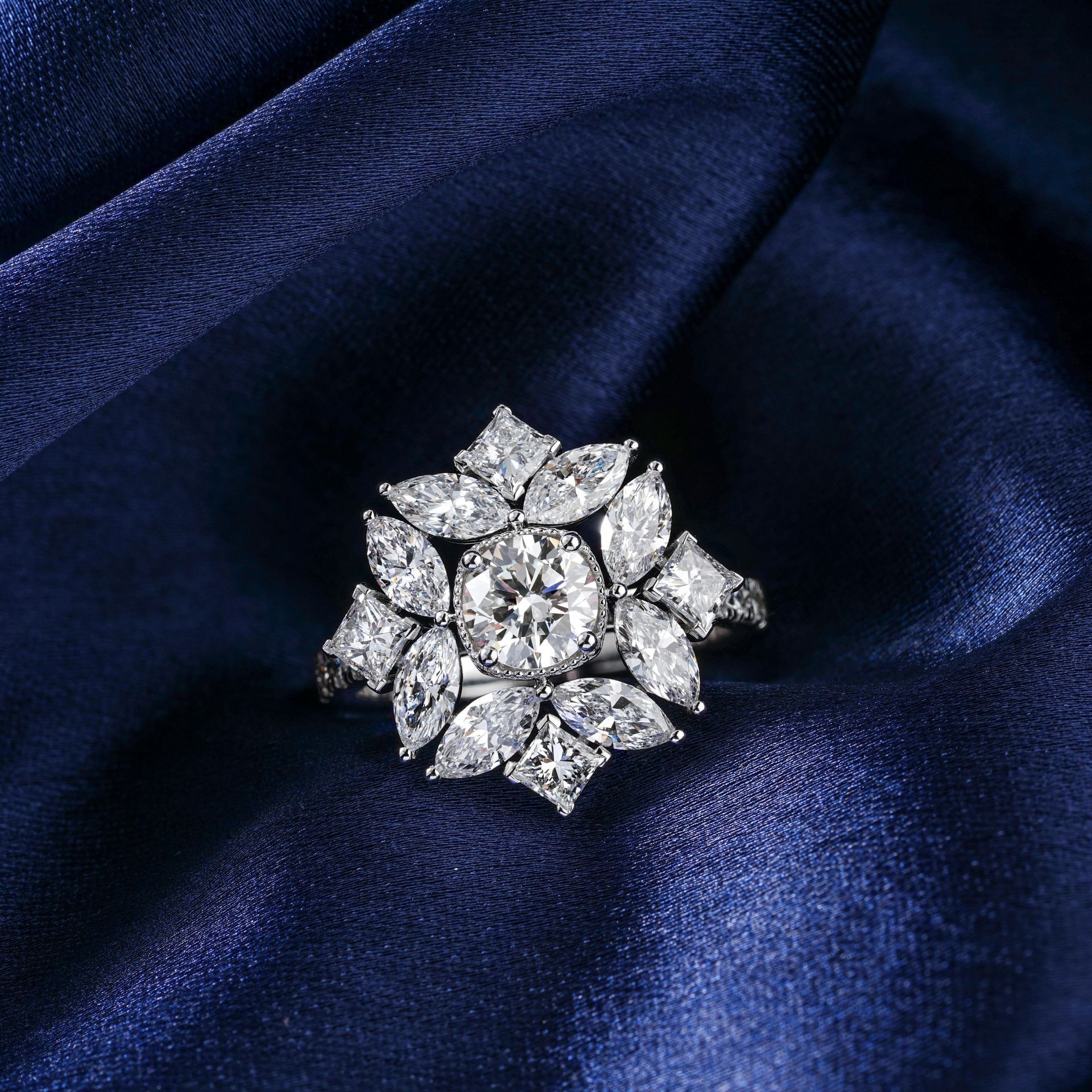 Diamond cluster ring