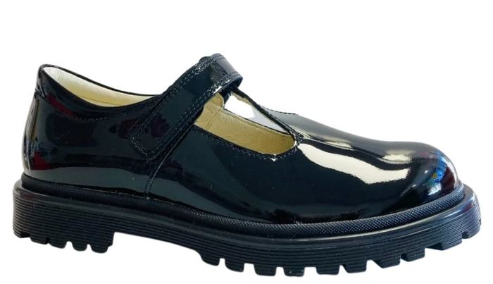 Patent girl's school shoes from Pied Piper