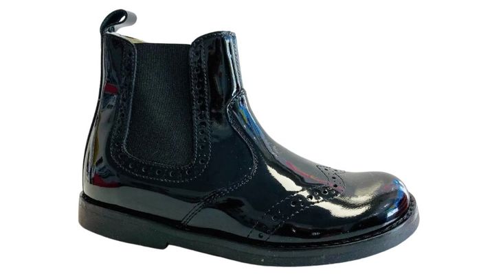 Patent girl's school shoes from Pied Piper