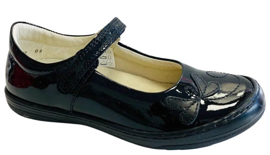 Patent girl's school shoes from Pied Piper