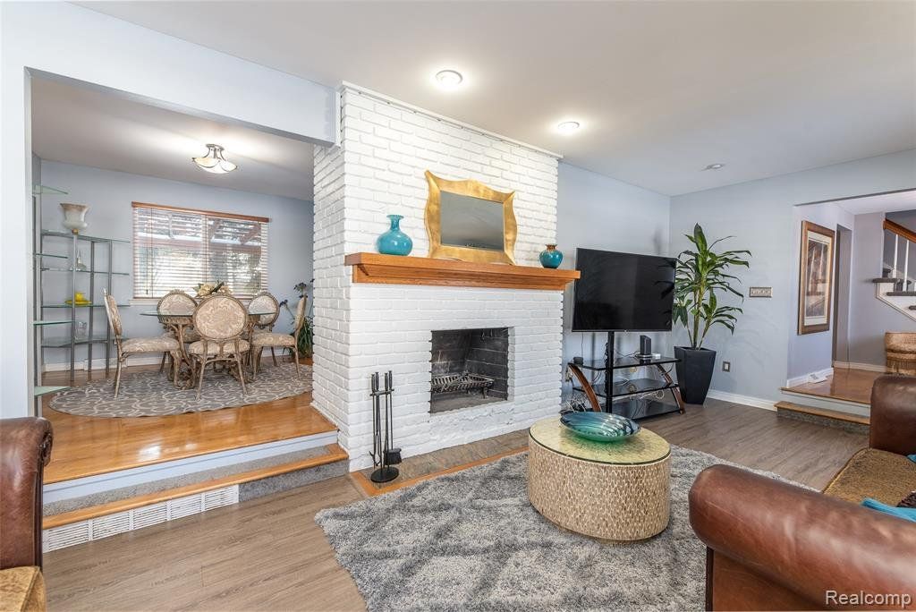 buy-luxury-homes-rochester-hills-mi-c-miles-realty