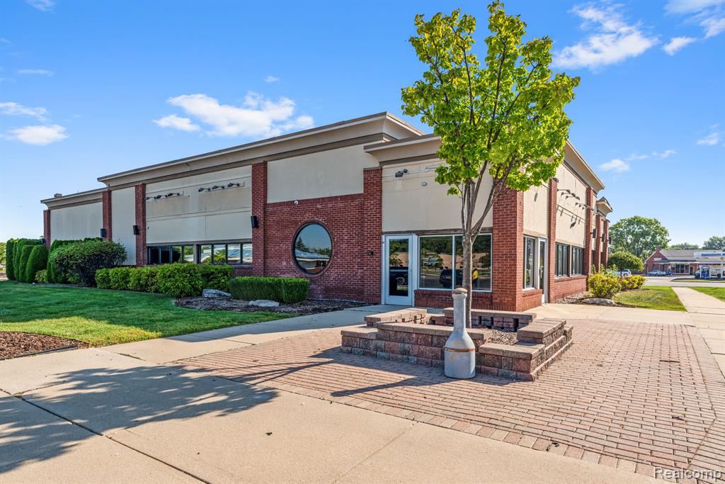 buy-luxury-homes-detroit-mi-c-miles-realty