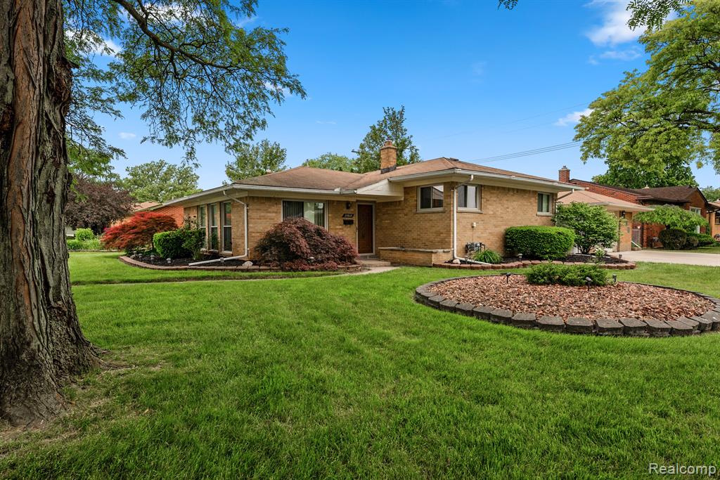 buy-luxury-homes-livonia-mi-c-miles-realty