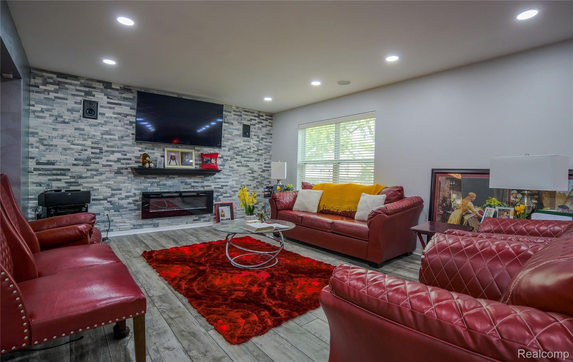 buy-luxury-homes-redford-mi-c-miles-realty