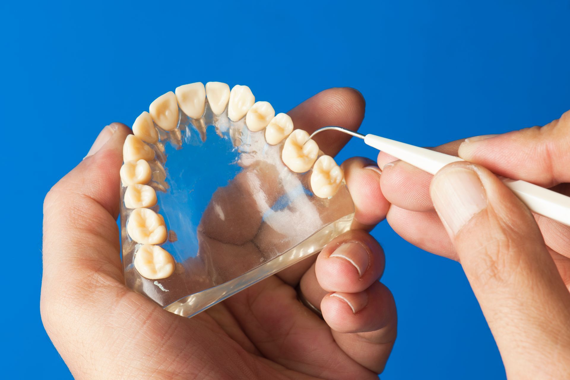 GABINETE DENTAL PRISMA DR. OSCAR MARIO MEDINA MARTÍNEZ - REHABILITACIÓN BUCAL