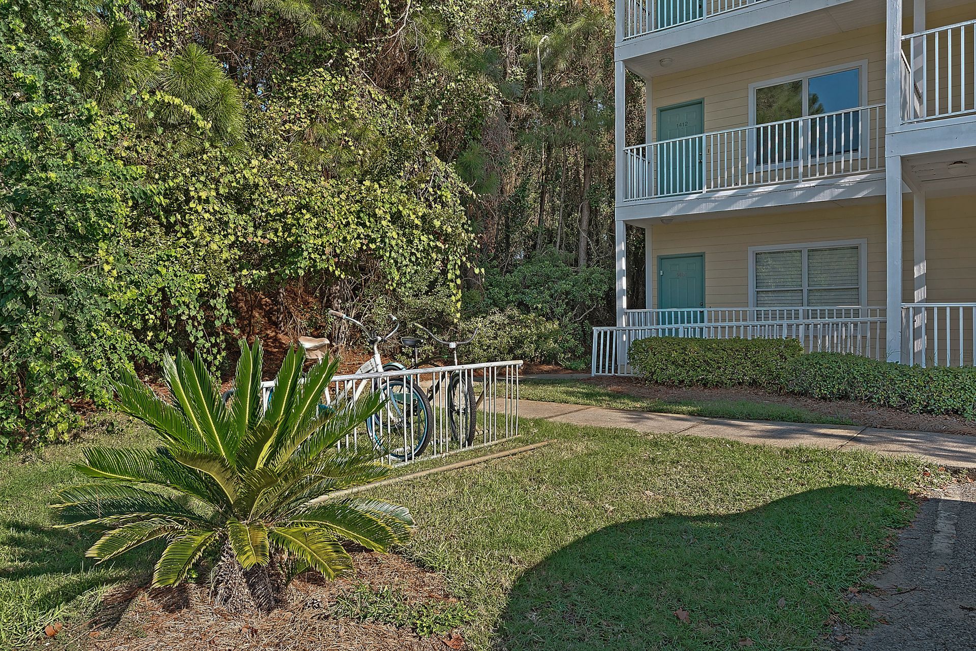 Exterior of Pointe of View