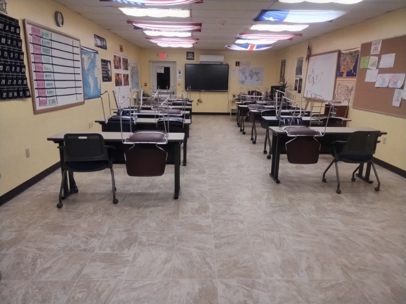 A classroom with a lot of desks and chairs