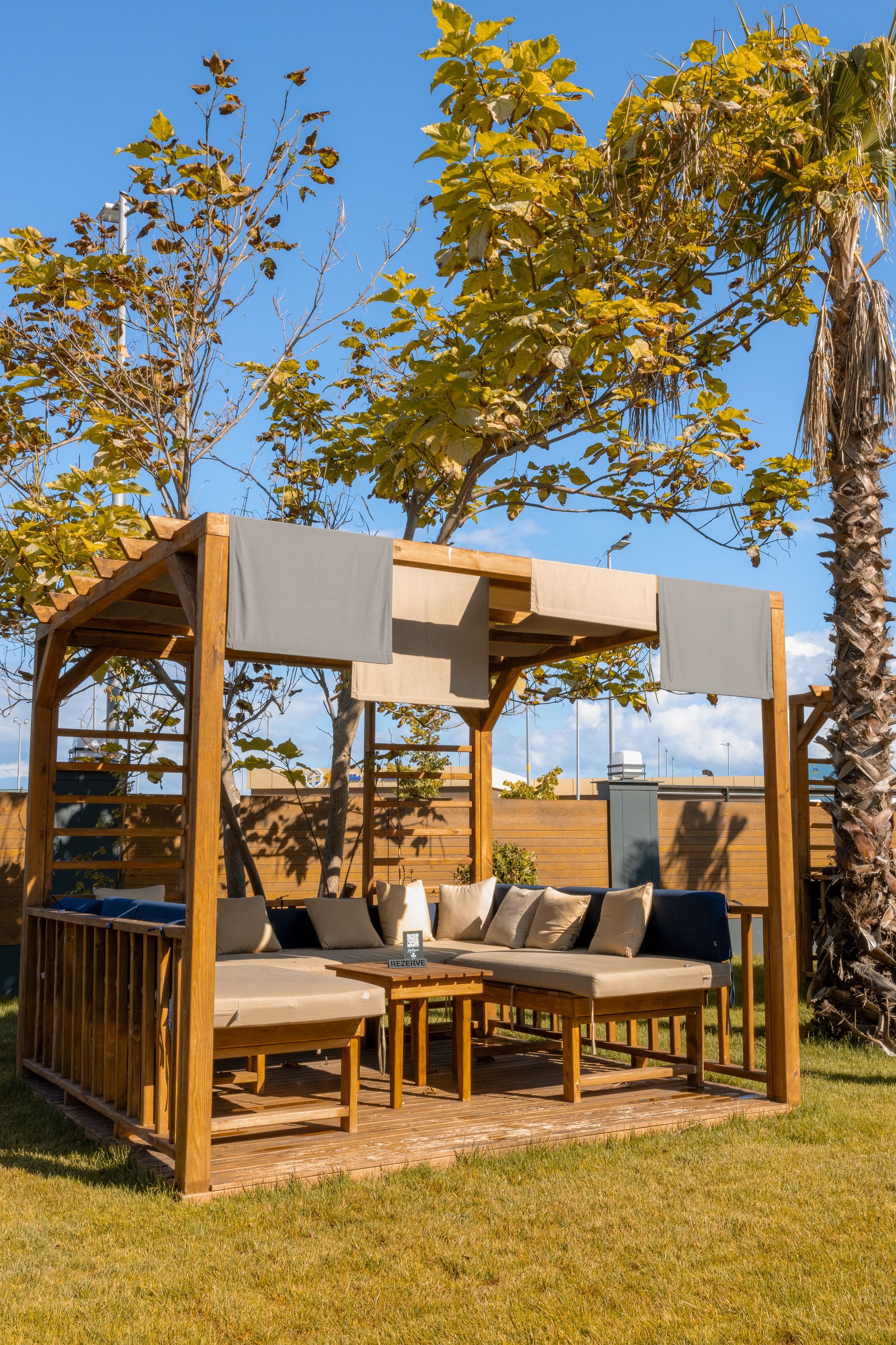 havuz başı, şezlonglar, şile gönen hotel