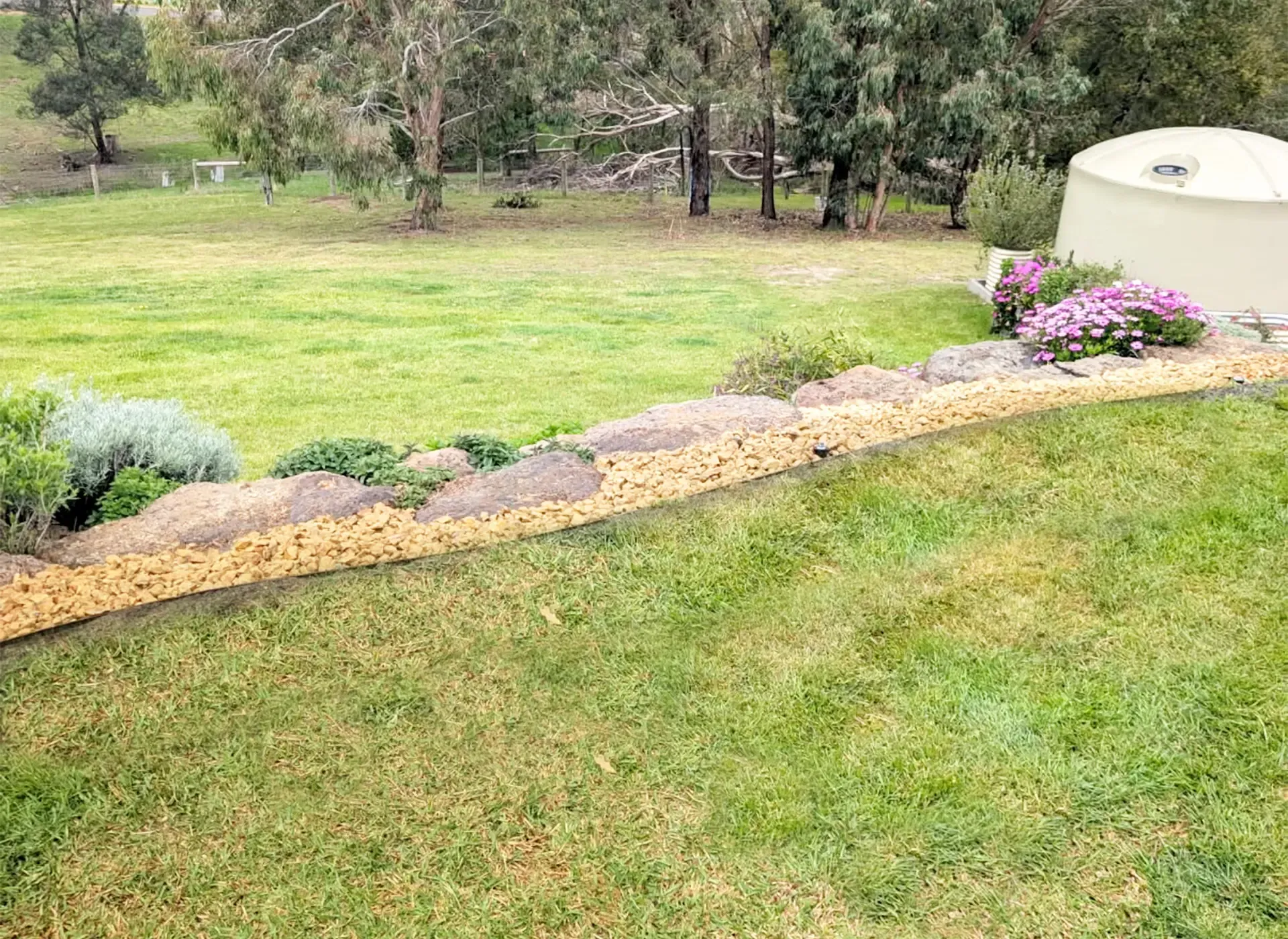 Kanga-Digit-Ballarat-Landscaping-Irrigation-Edging-Retaining-wall-Linton