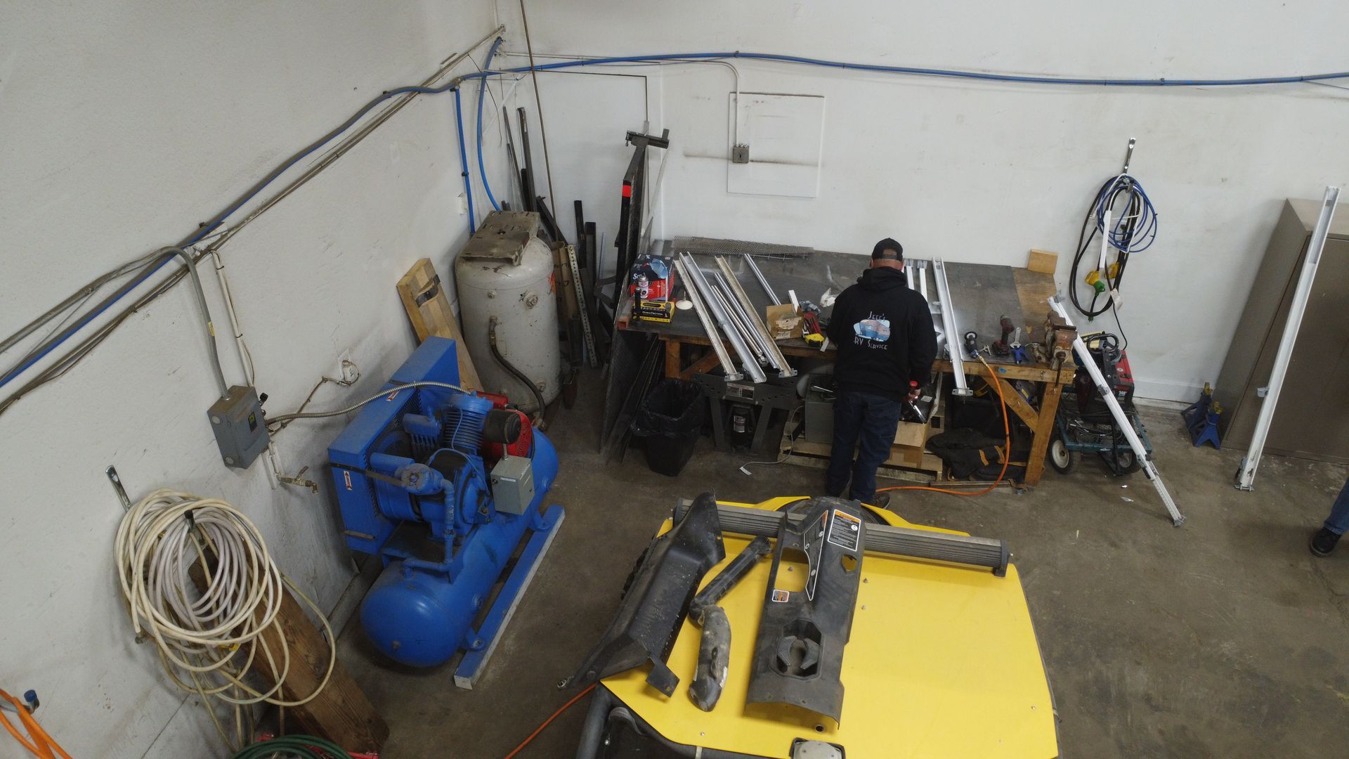 Jefe's tech working on RV repairs