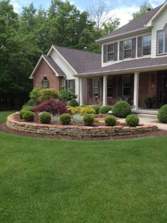 Front Yard Landscape — Chillicothe, OH — Arselli's