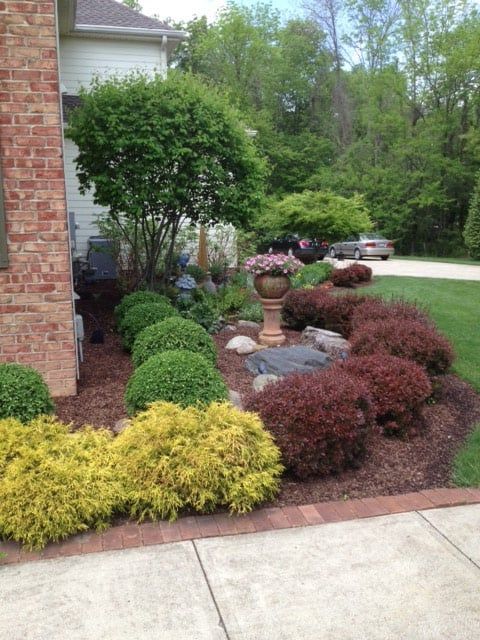 Newly Trimmed Garden — Chillicothe, OH — Arselli's