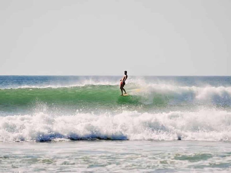 surfing-in-tamarindo-costa-rica.surf.camp