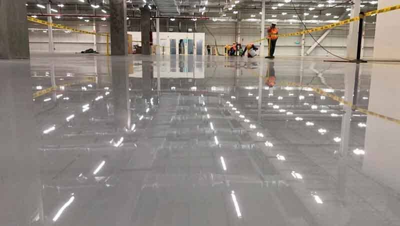 SUPERFICIES EFICIENTES - Autonivelante sólido