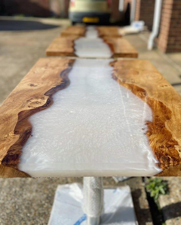 oak bar river tables Le talbooth