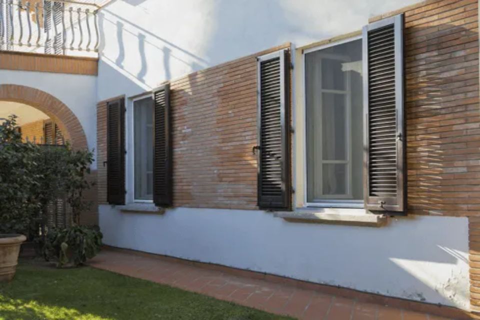 Finestre con zanzariere a Firenze