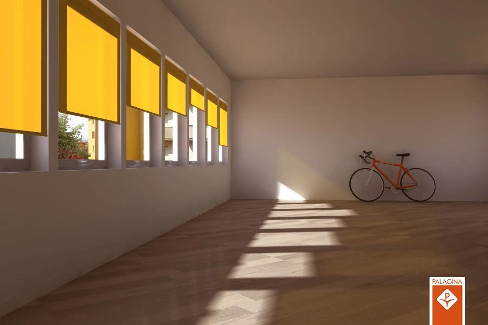 Finestre con tende gialle