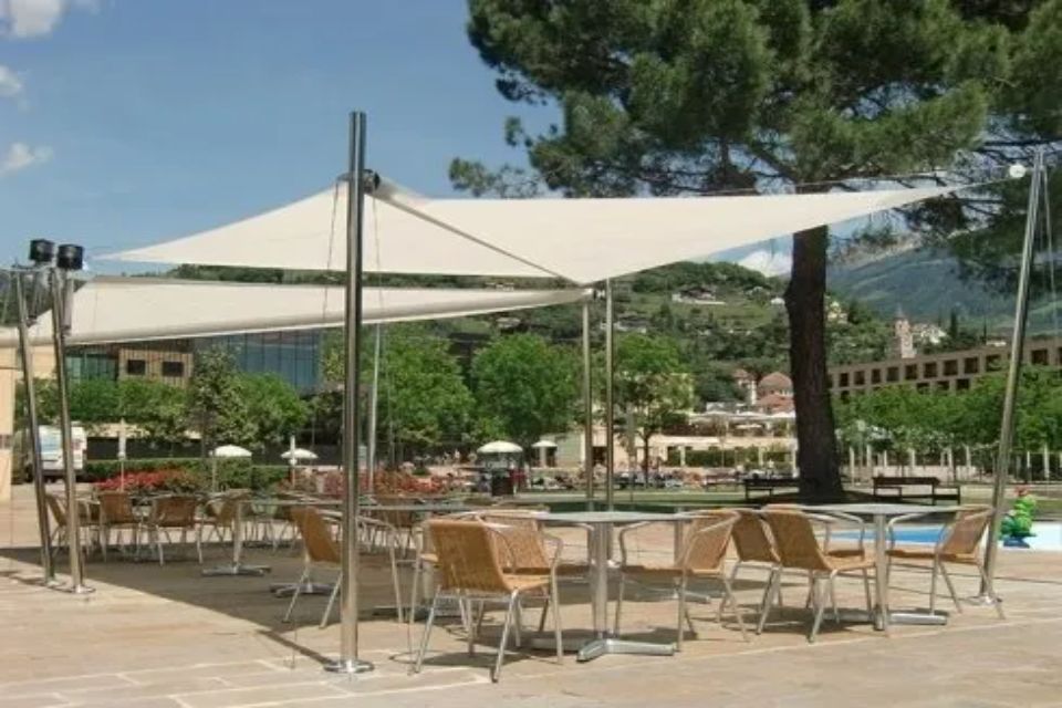 Tenda a vela su tavolini