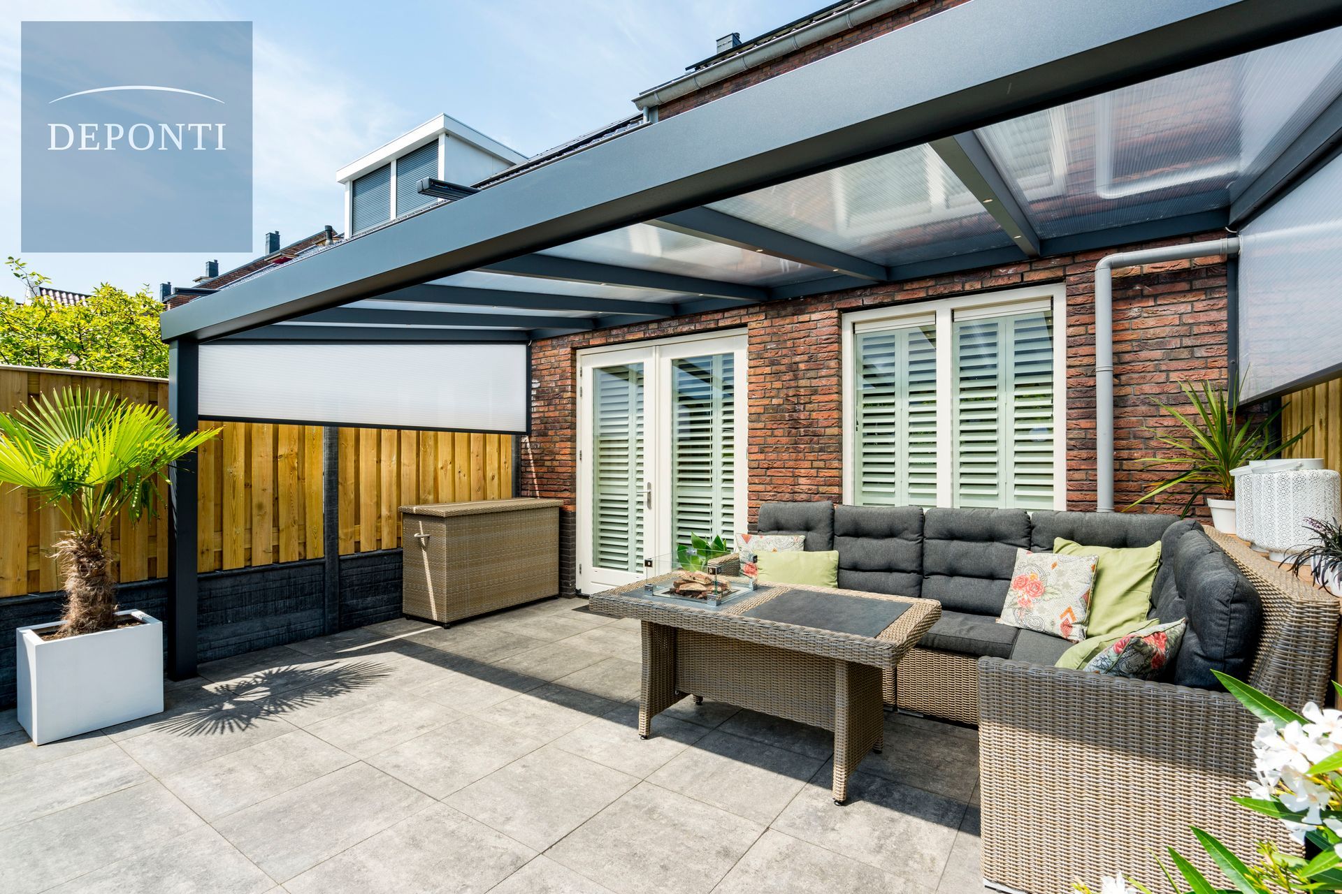 Deponti aluminium veranda  and a table and chairs under the canopy