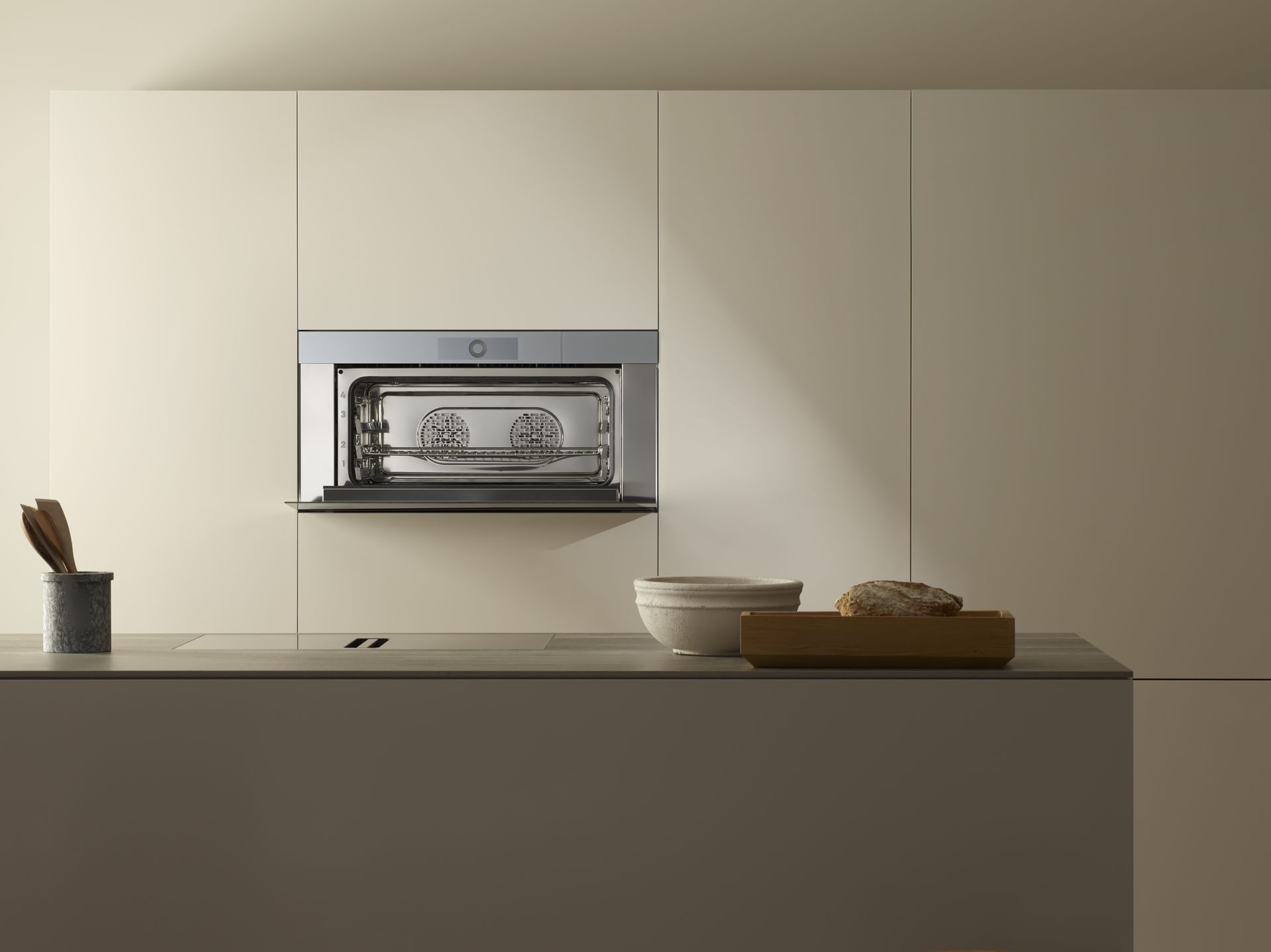 V-ZUG luxury kitchen with grand combi steamer oven