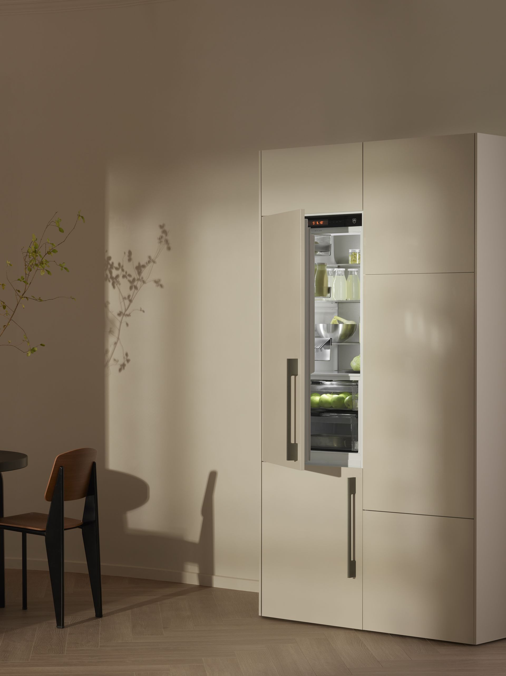 V-ZUG luxury kitchen with  V4000 combicooler refriderator appliance