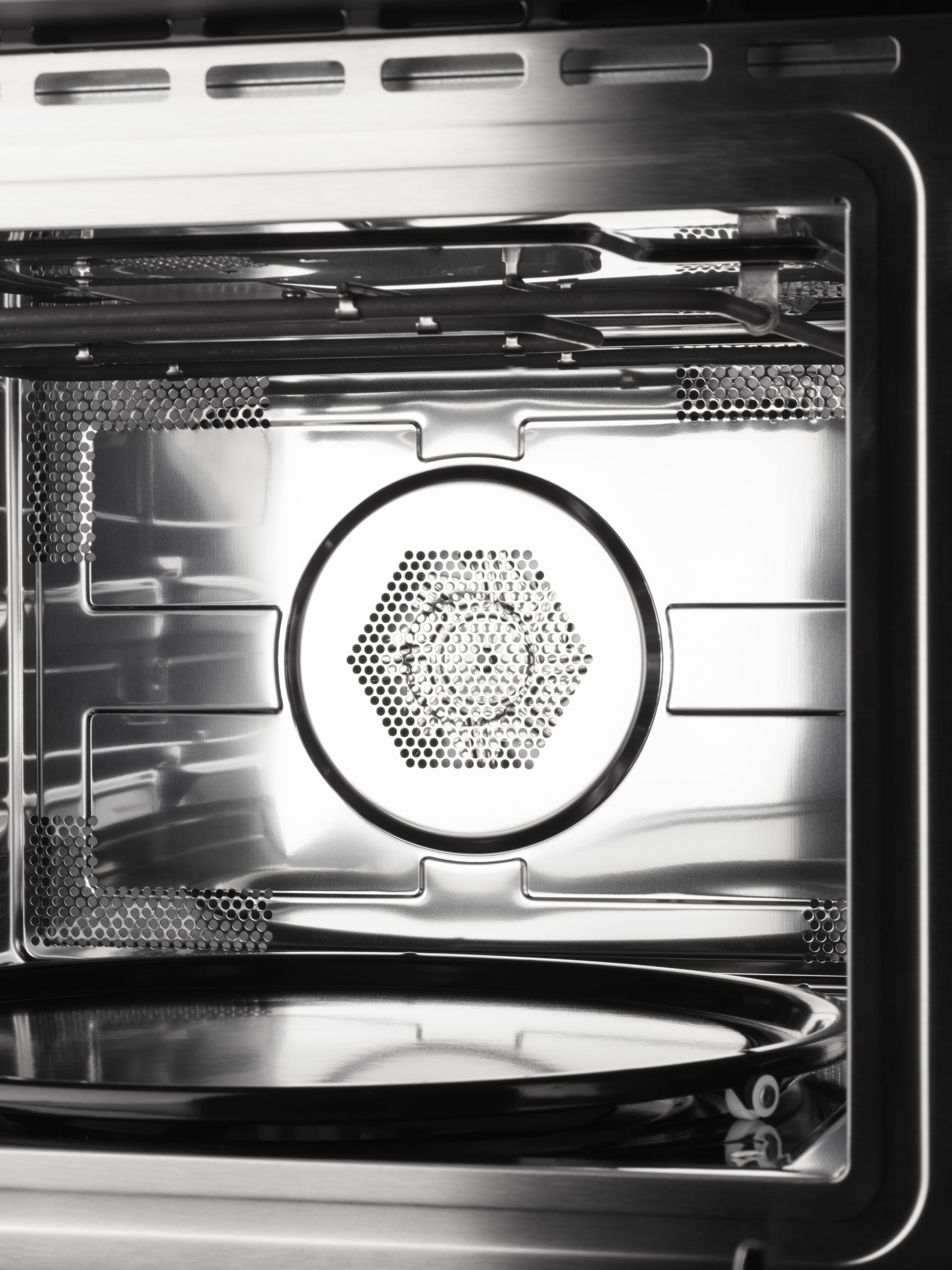 V-ZUG luxury kitchen with close up of V4000 combimiwell cooker steamer