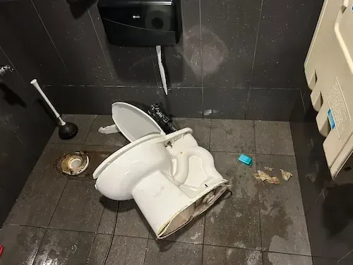 Vape found in toilet from unclogging and powerflushing in Oakville Commercial toilet.