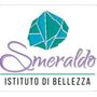 Logo per l'istituto di bellezza Smeraldo, caratterizzato da una gemma geometrica verde acqua e testo corsivo viola.
