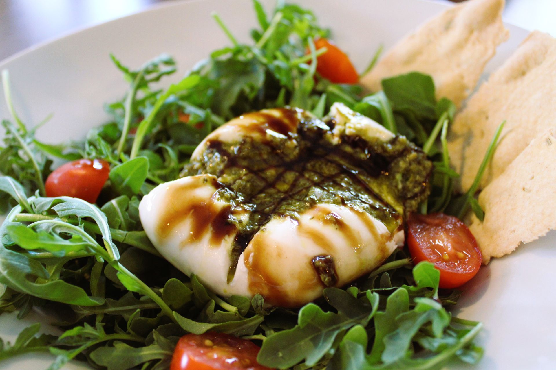 Salada de Burrata e Pesto
