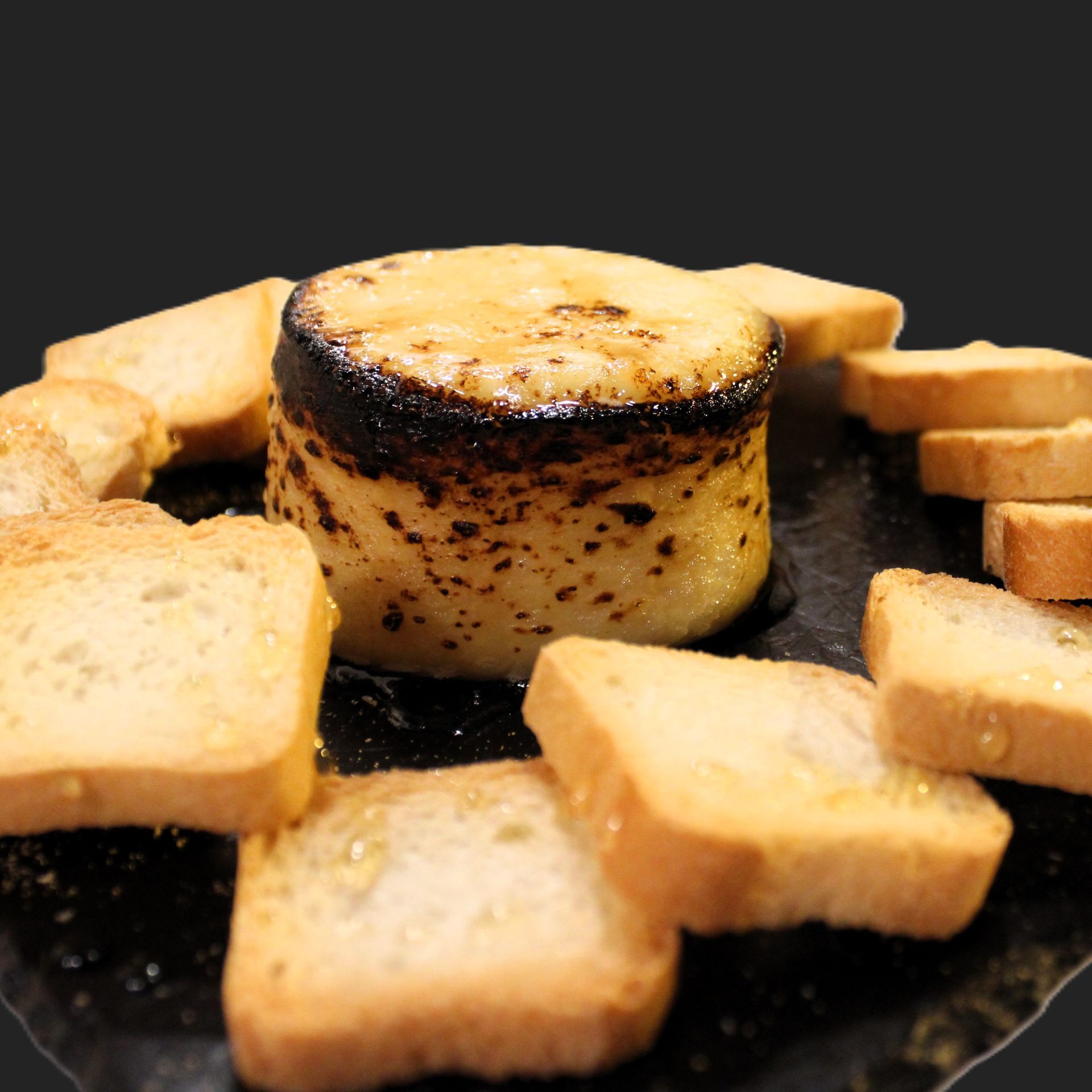 Queijo Queimado com mel