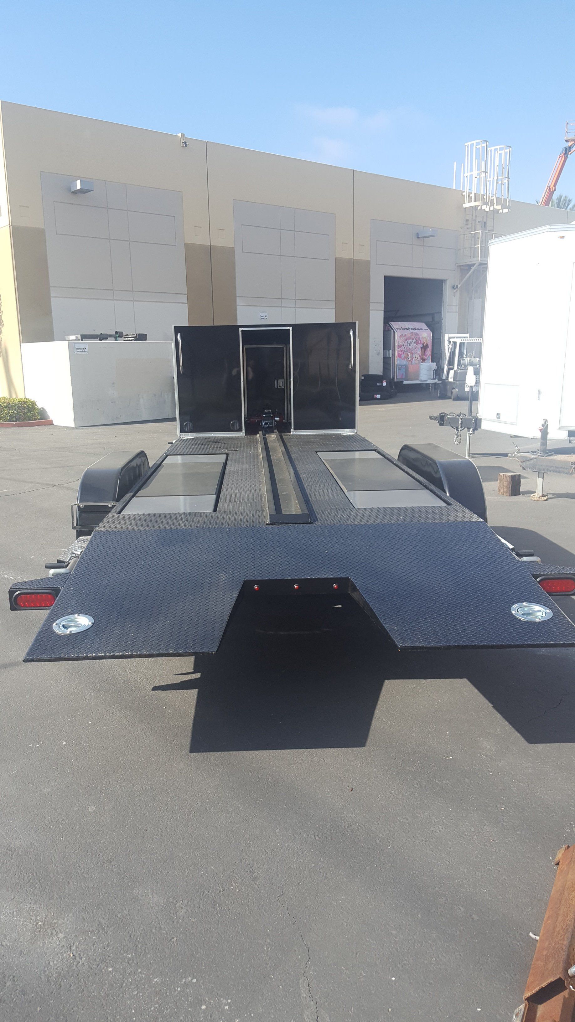 Flatbed Trailers — Back View Mobile Lift in Anaheim, CA