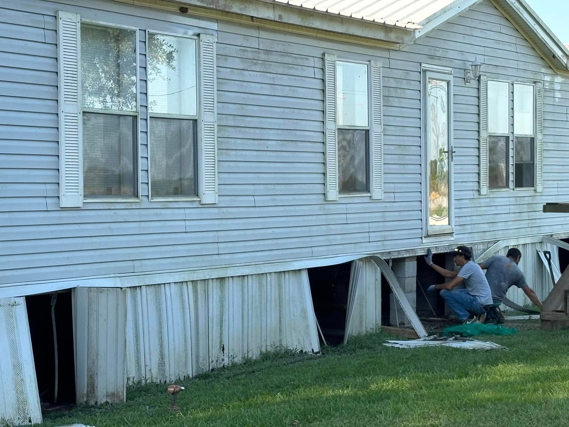 A group of people are working on a white house