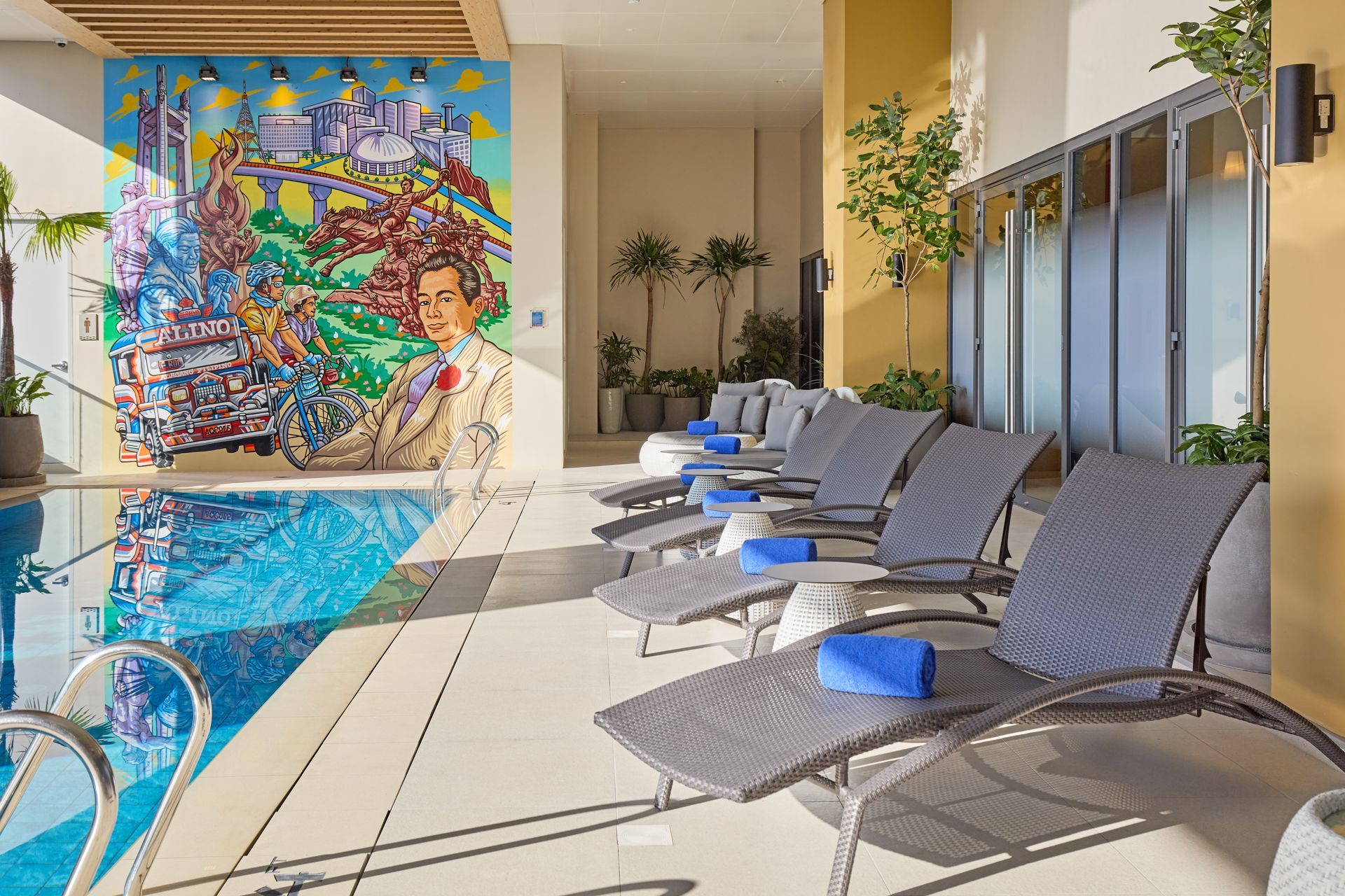 Wide pool in Alino Hotel