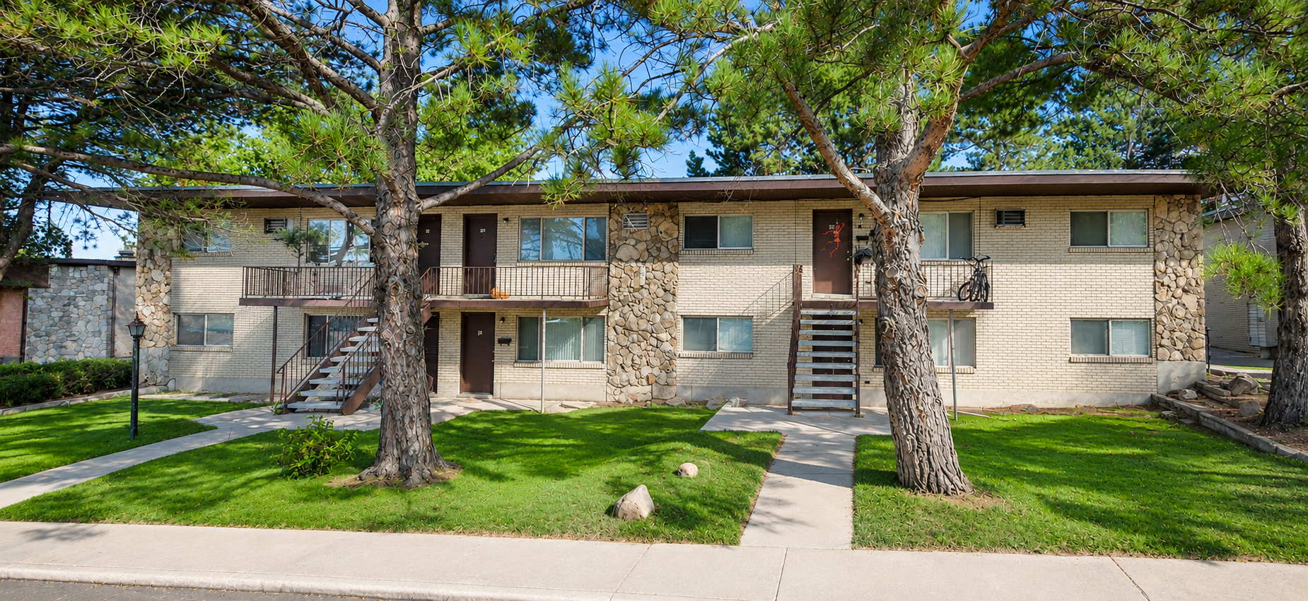 Pineview Apartments