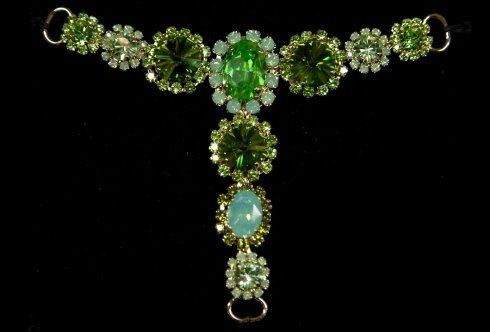 Gioiello con pietre verdi