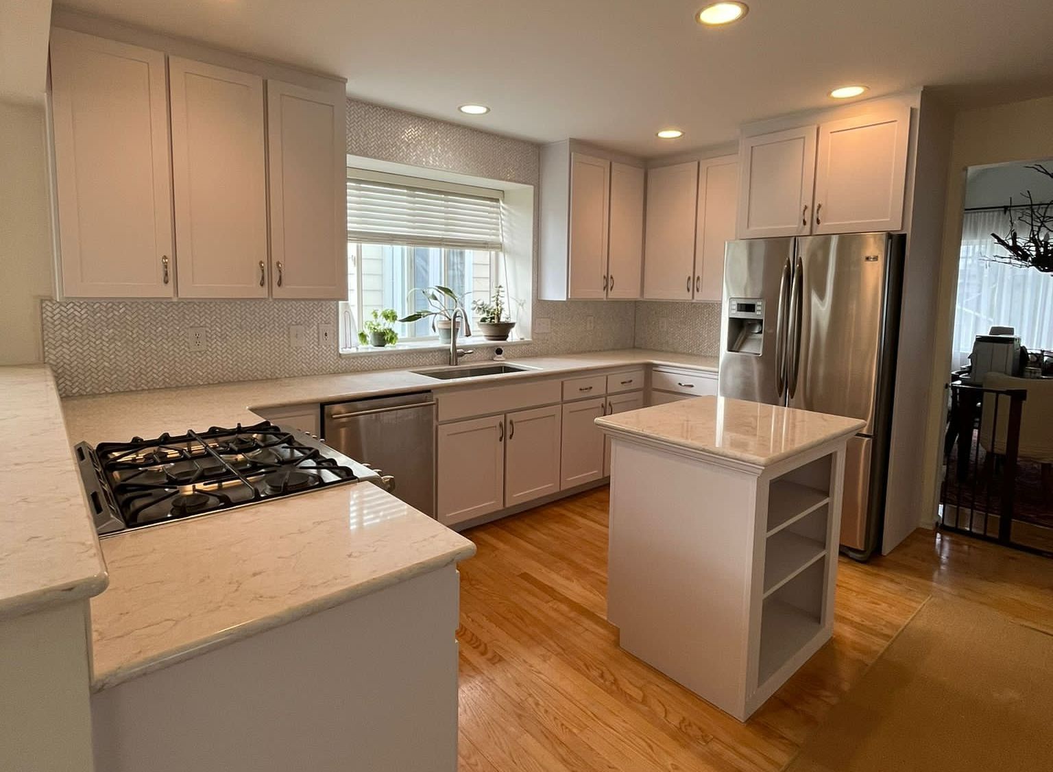 modern kitchen beautiful lights