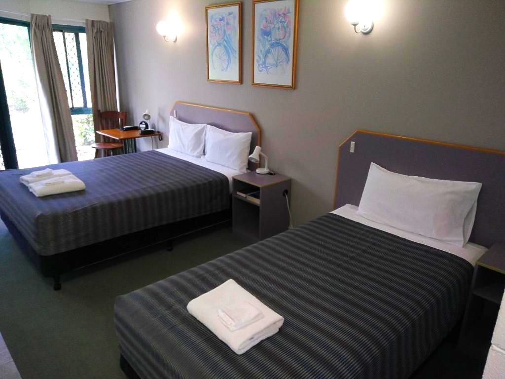 Bedroom With Two Beds — Capricorn Motel & Conference Centre In Parkhurst, QLD