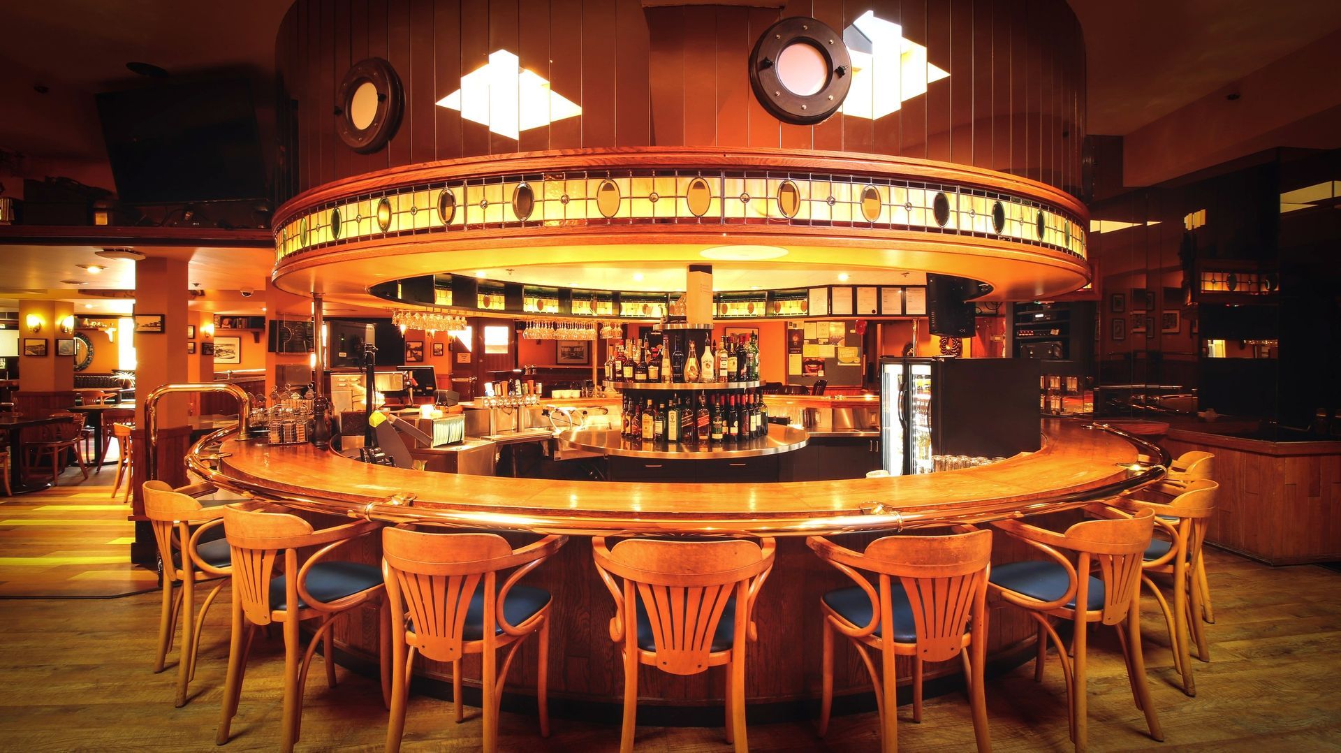 James Bay Inn Pub