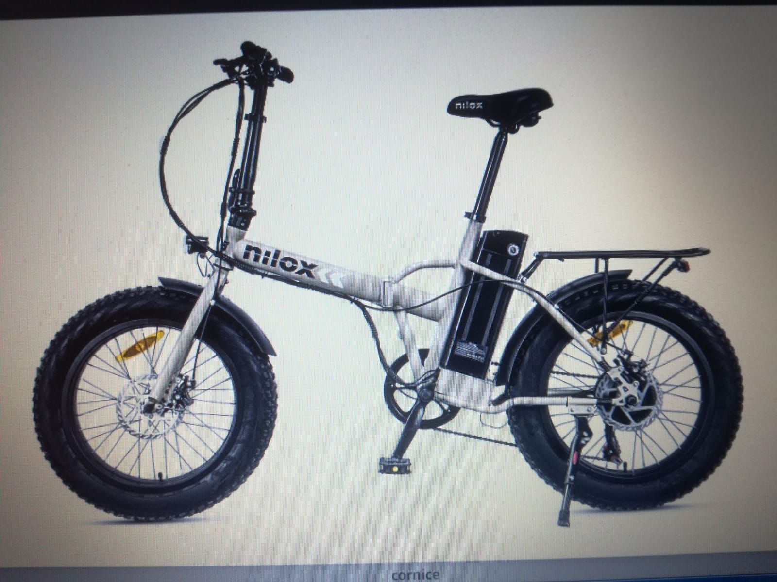 e-bike Nilox color grigio chiaro