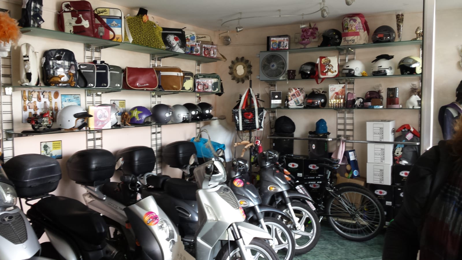 negozio di scooter e accessori per rider
