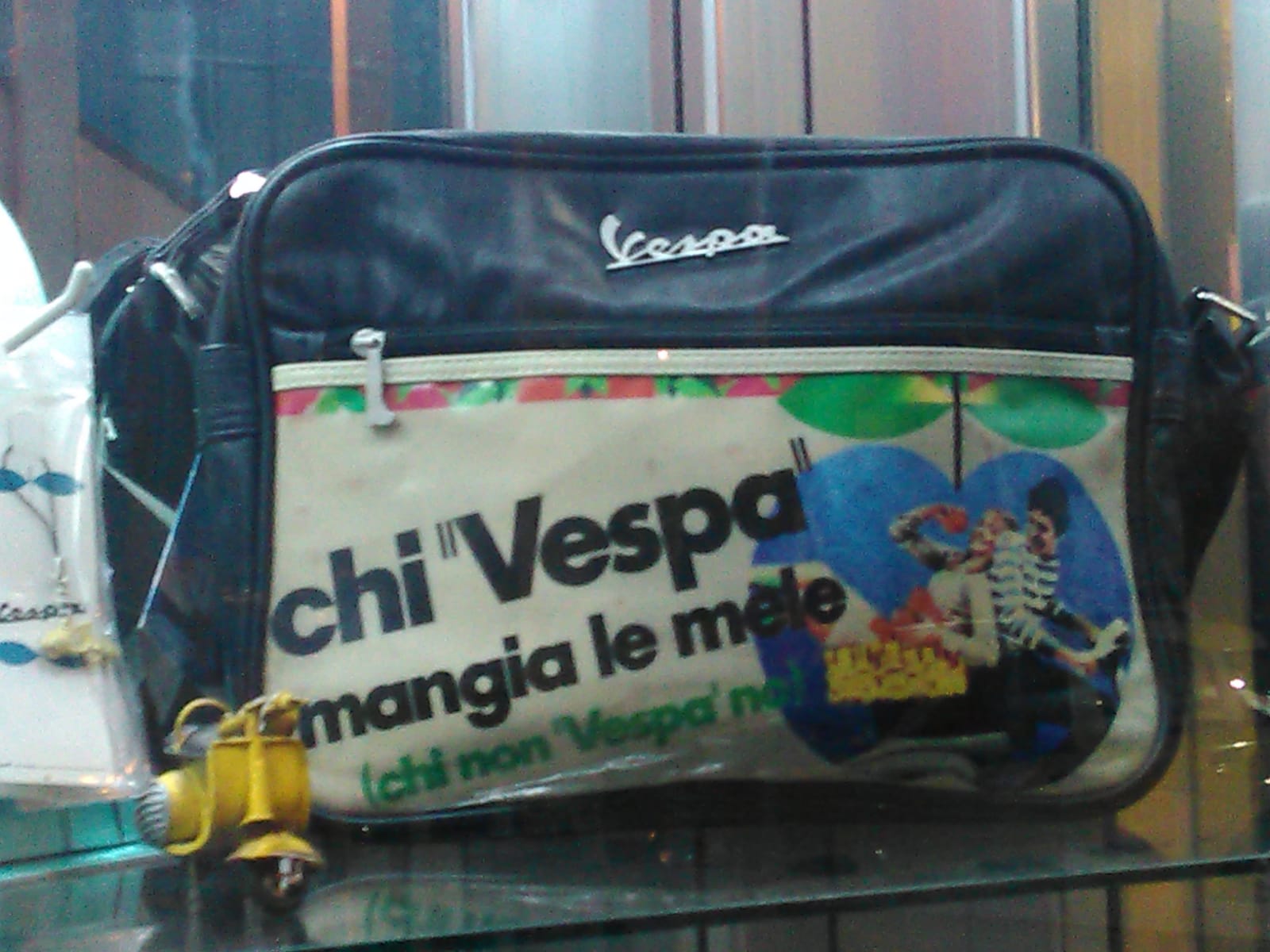 borsa Vespa in pelle con scritta