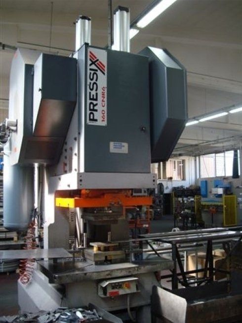 macchinario per la lavorazione dei metalli