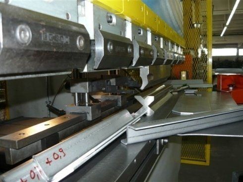 macchina per la lavorazione dei metalli