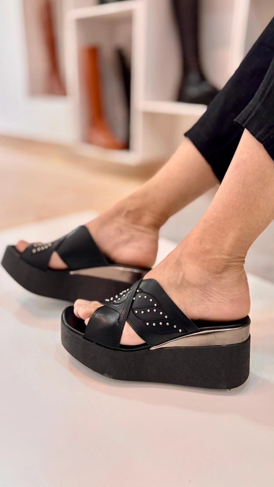 Taco chino Art 402  Negro y apliques