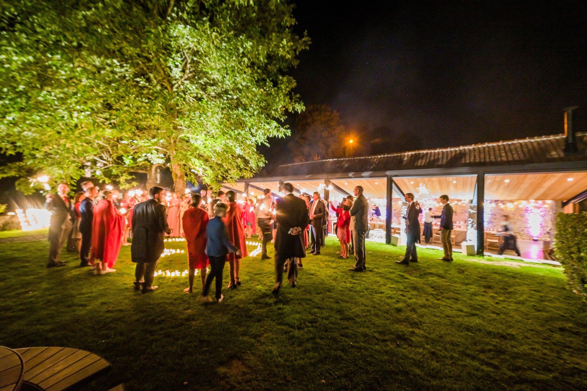 BIORGANIC traiteur événementiel gastronomique 100% Bio à  Bioul, La Carrière pour organiser Une pièce de théâtre, un échange d’alliances, un concert de musique, la présentation d’une voiture, 30 ou 300 personnes