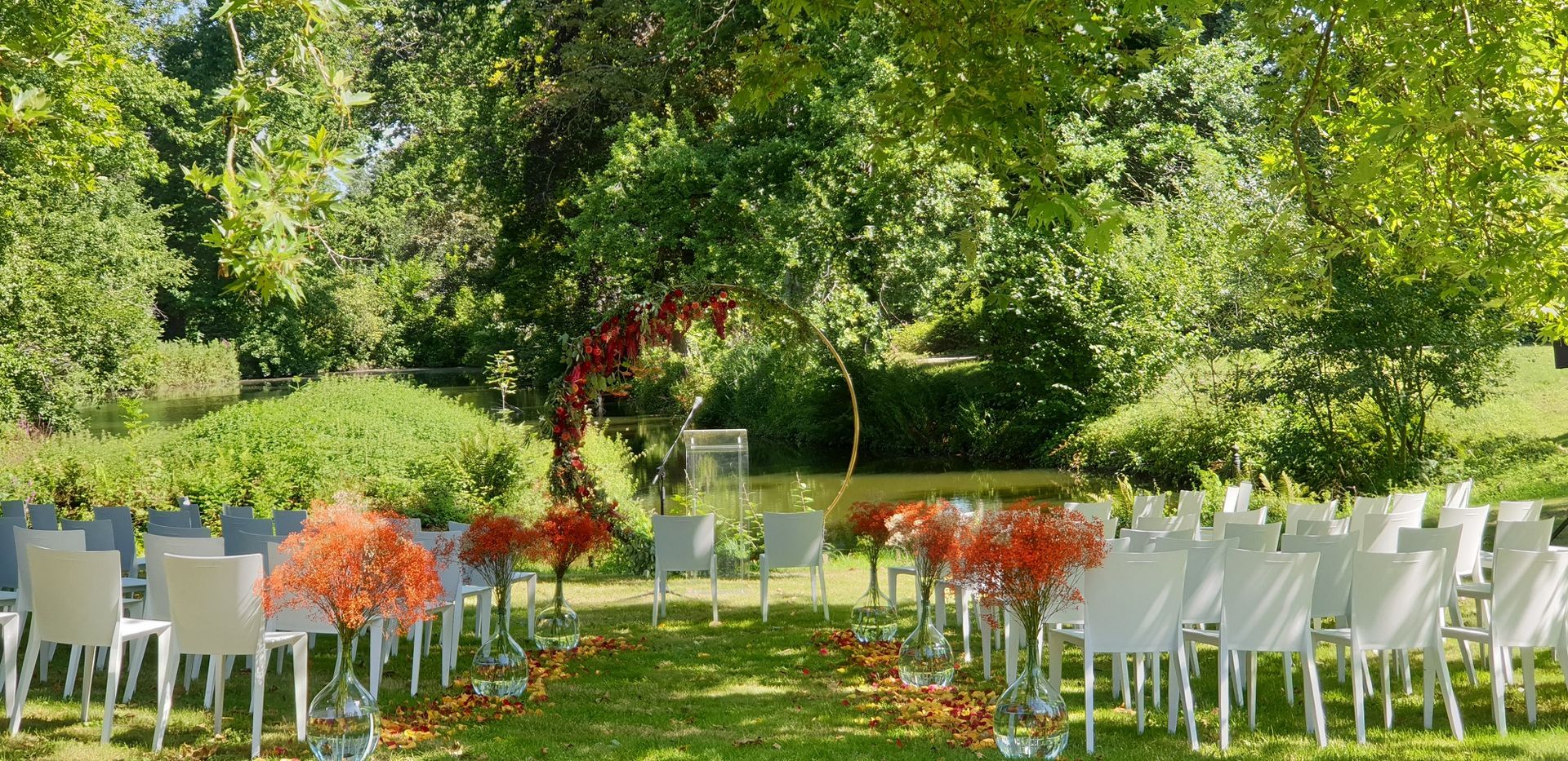 Cadre verdoyant au Château de l' Ardoisière